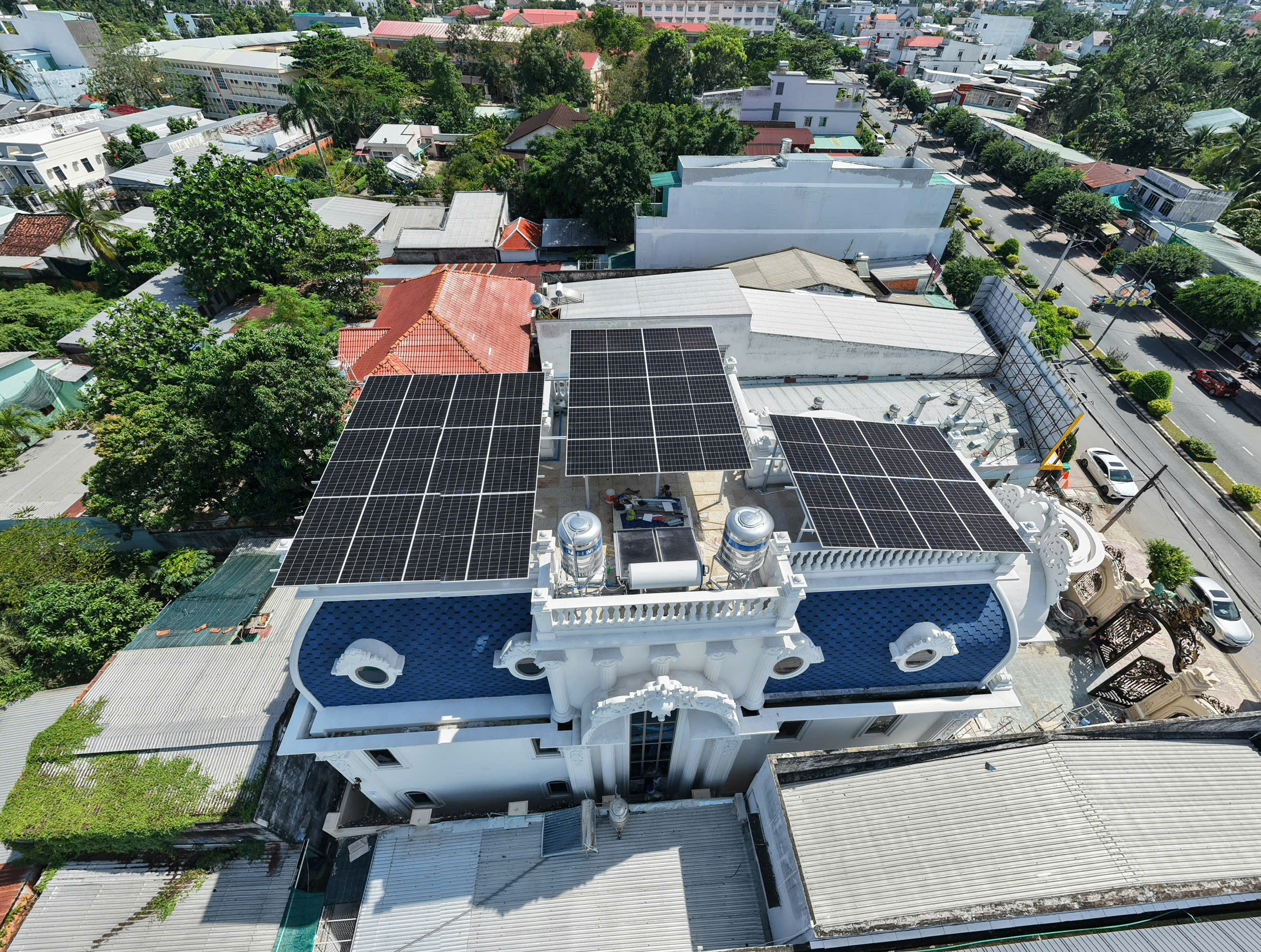 Dự án biệt thự Phường 4, Vĩnh Long lắp điện mặt trời Hybrid
